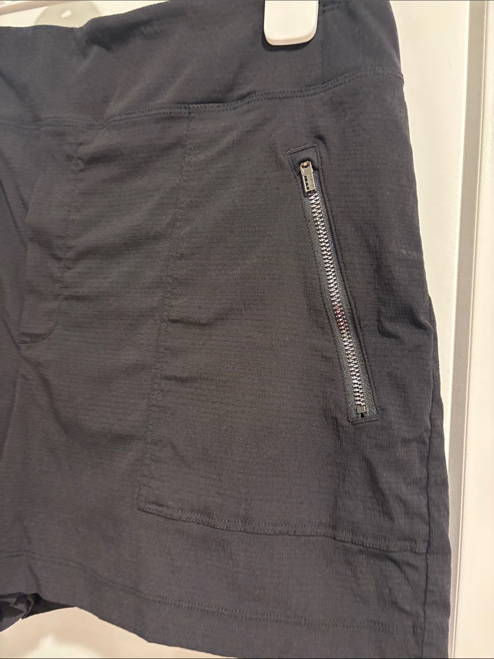 Athleta Women’s Shorts with Zipper Pockets 14 - Picture 3 of 5